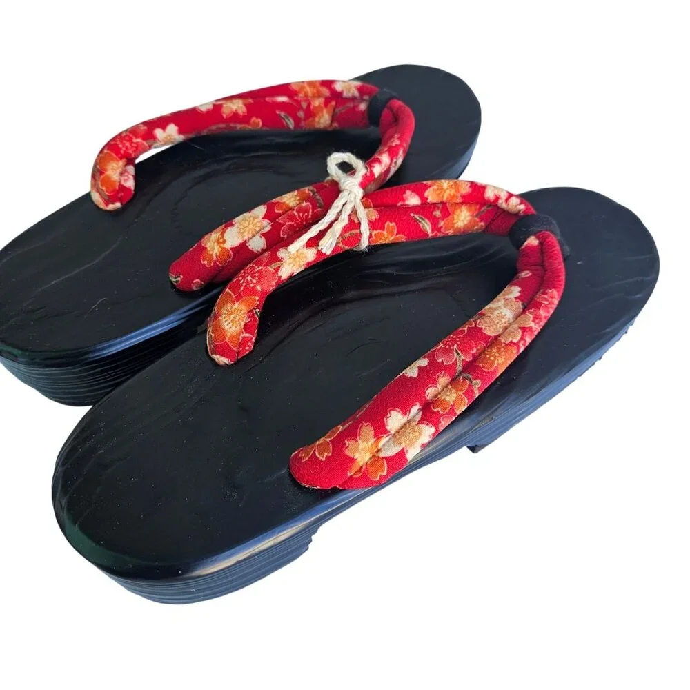 Japanese Geta Sandals Black Lacquer Red Floral Hanao S/M 6 to 7 Narrow - Picture 1 of 13
